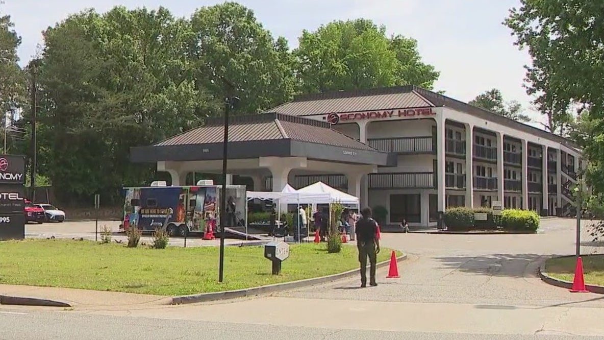 Economy Hotel residents scrambling to move out